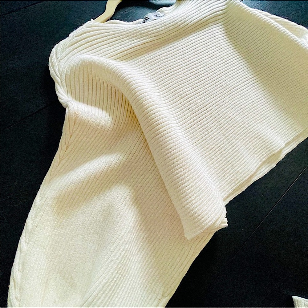ZARA Off White Cropped Boatneck Sweater - puff sleeves